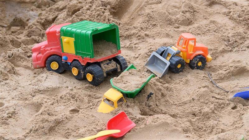 Der Kinderanteil in Hamburg und Schleswig-Holstein unterscheidet sich jeweils vom Bundesdurchschnitt. In Hamburg liegt er über dem Bundesdurchschnitt. In Schleswig-Holstein darunter. 