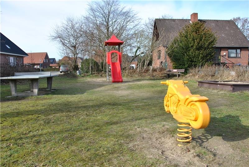 Der Kinderspielplatz „Nedderbrook“ wird doch nicht in einen Spielplatz für Erwachsene mit Boulefeld umgewandelt.