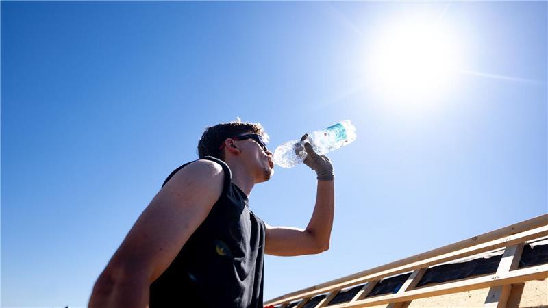 Wenn Arbeit zu heiß wird: Kommt die Siesta in Deutschland? Der Klimawandel ist längst in Deutschland angekommen mit Folgen, die Berufstätige am eigenen Leib spüren. (Symbolbild)