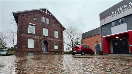 Der Klinkerbau aus dem 19. Jahrhundert diente einst als Dienstwohnung für den Tierarzt und den Schlachthofdirektor.