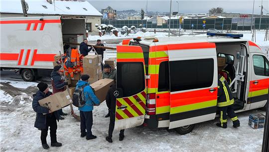 Der Konvoi aus dem Landkreis Stade mit Hilfsgütern für die Ukraine ist in Polen angekommen. Fotos: Evers / Bastian
