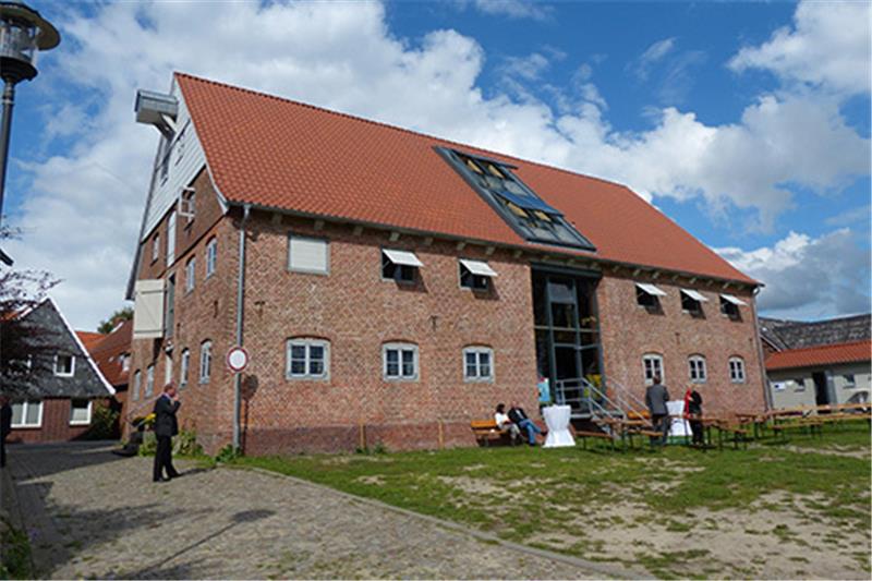 Aussteller verkaufen ihre Unikate beim Kornspeichermarkt Der Kornspeicher in Freiburg lädt zum Markttreiben.