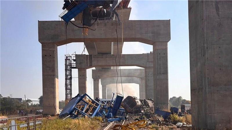 Der Kran war an Bauarbeiten an einer Hochgeschwindigkeitsstrecke beteiligt.