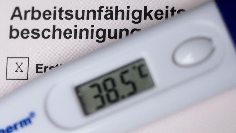 Der Krankenstand in Niedersachsen steigt im ersten Quartal im Vergleich zum Vorjahreszeitraum leicht - vor allem Atemwegsprobleme nehmen zu. (Symbolbild)