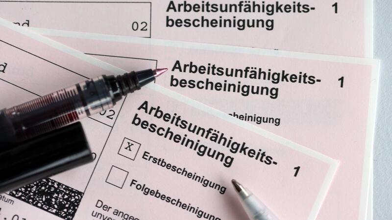 Der Krankenstand in Niedersachsen und Bremen lag 2023 nach einer DAK-Analyse auf Rekordniveau.