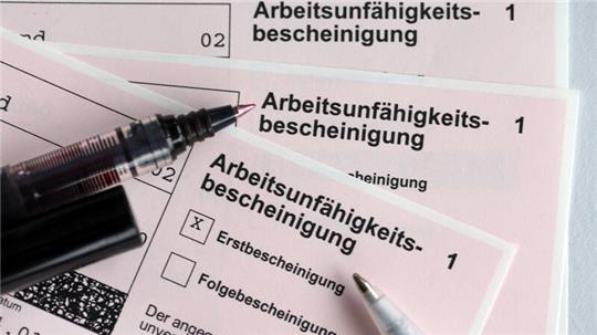 Der Krankenstand in Niedersachsen und Bremen lag 2023 nach einer DAK-Analyse auf Rekordniveau.