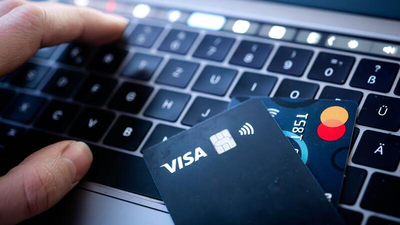 Visa rollt vereinfachtes Online-Bezahlverfahren aus Der Kreditkartenanbieter Visa rollt ein neues Bezahlverfahren aus. (Archivbild)