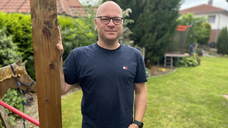 Henning Klensang: So tickt der neue Kreisbrandmeister Der Kreisbrandmeister ganz privat: Henning Klensang in seinem Garten.