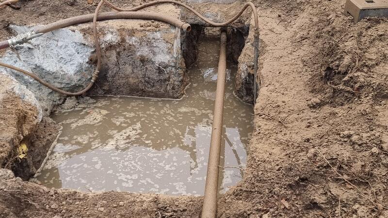 Der Kreisel in Apensens Ortsmitte musste großräumig gesperrt werden.