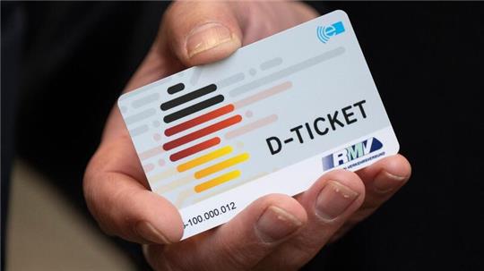 Der Kreistag Stendal erklärt das Deutschlandticket in seinem Landkreis ab Januar für ungültig, noch handelt es sich bei der Entscheidung um einen Einzelfall.