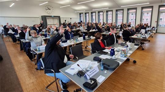 Der Kreistag des Landkreises Stade hat einen ambitionierten Aktionsplan zur besseren Gewährleistung der Rechte von Kindern und Jugendlichen verabschiedet. (Archivfoto)