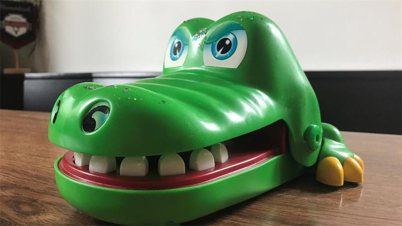 Seit Schützenfest vermisst: Großenwördener Gastwirte suchen ihren Jazz Man Der Kroko-Doc ist ganz schön sauer, dass der Jazz Man verschwunden ist.