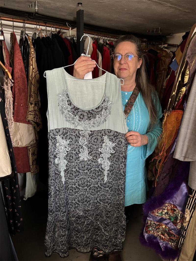 Der Ladenhüter: ein gerade geschnittenes Kleid im 1920er-Jahre-Stil.