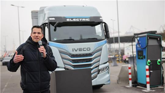 Der Ladevorgang bei einem Elektro-Lastwagen kann zweieinhalb Stunden dauern.
