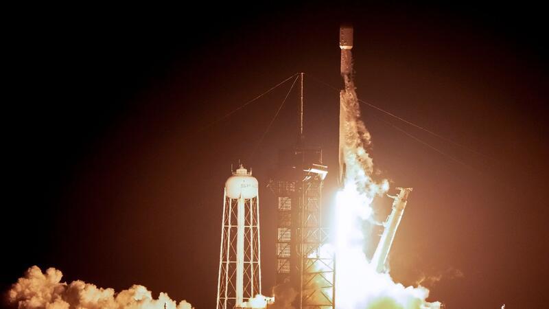 US-Firma zu erster kommerzieller Mondlandung gestartet Der Lander „Nova-C“ der US-Firma Intuitive Machines startet vom Weltraumbahnhof Cape Canaveral im US-Bundesstaat Florida.