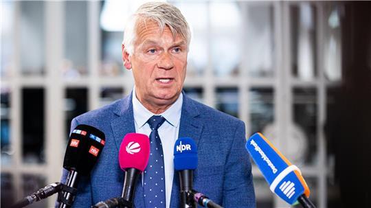 Der Landespolizeipräsident in Niedersachsen, Axel Brockmann, hat im Landtag über den aktuellen Stand der Ermittlungen nach den tödlichen Schüssen in Oldenburg informiert. 