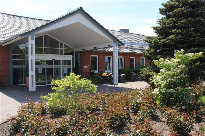 Der Landkreis Cuxhaven hat unter Vorbehalt ein Bietergebot abgegeben und will das Krankenhaus als GmbH führen . Foto: Kramp