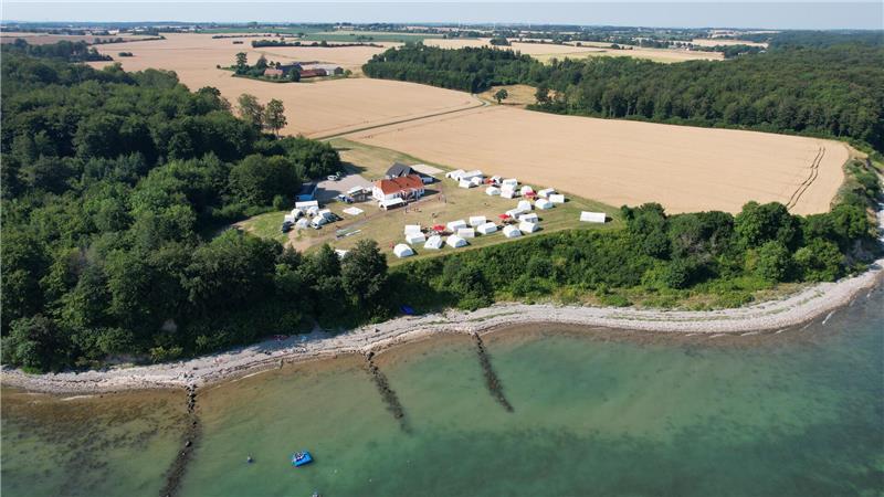 Der Landkreis Stade veranstaltet jedes Jahr in den Sommerfereien drei Zeltlager in Lille Bodskov direkt am Meer in Dänemark.