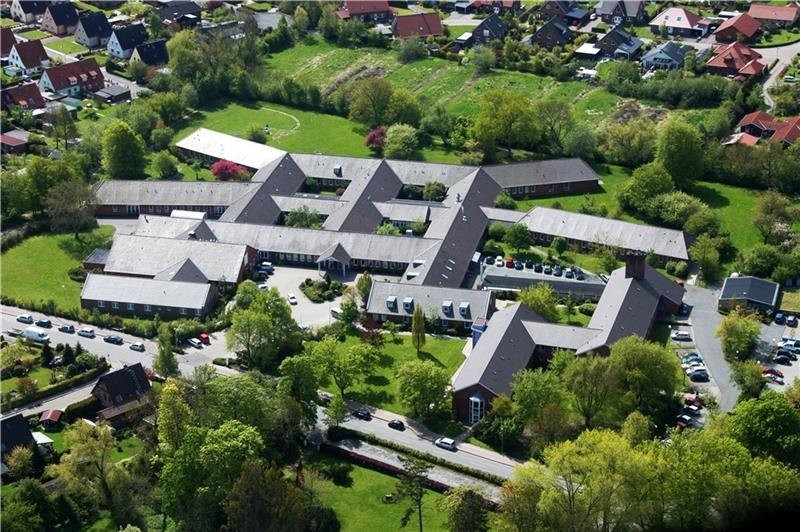 Kreis Cuxhaven übernimmt insolvente Klinik in Otterndorf Der Landkreis und die Samtgemeinde Land Hadeln haben das Otterndorfer Krankenhaus vor der Pleite gerettet. Foto: CNV-Archiv