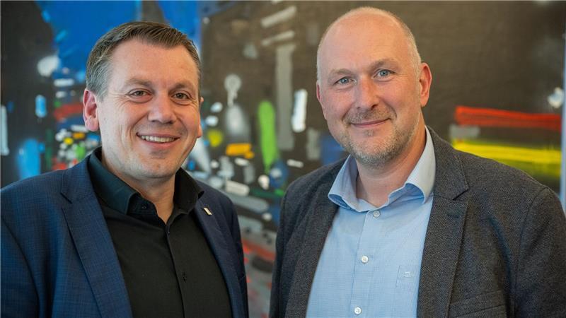 Selbstfahrende Teslas bringen Schüler und Senioren ans Ziel Der Landrat des Eifelkreises Bitburg-Prüm, Andreas Kruppert (r.), sieht im autonomen Fahren eine große Chance für Mobilität im ländlichen Raum (Archivbild)