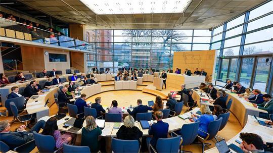 Der Landtag berät erstmals über das geplante Azubiwerk. (Archivbild)