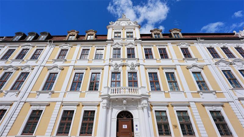 Der Landtag hat regulär 83 Sitze, durch Ausgleichs- und Überhangmandate können es aber mehr sein.