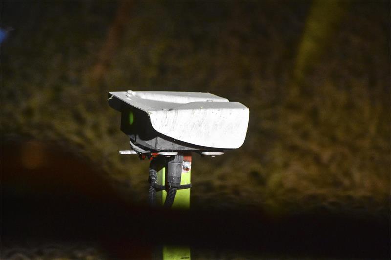 Der Laserpilot erleichtert dem Fahrer das Fahren. Er führt den Mähdrescher immer genau an der Bestandskante entlang.