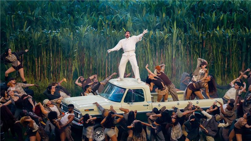 Bad Bunnys Halbzeitshow beim Super Bowl verärgert Trump Der Latin-Künstler inszenierte auf der großen Bühne eine riesige Tanzparty.