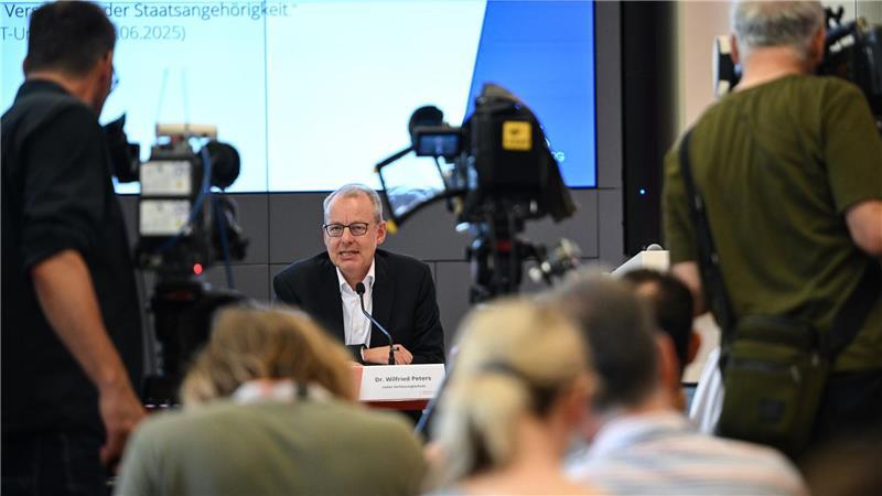 Verfassungsschutz sieht Brandenburger AfD als rechtsextrem Der Leiter des Verfassungsschutzes legt die Begründung dafür vor, warum die AfD in Brandenburg als gesichert rechtsextremistische Bestrebung eingestuft wird.