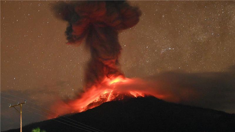 Indonesien: Höchste Alarmstufe für Vulkan Lewotobi Laki-Laki Der Lewotobi Laki-Laki ist seit Monaten immer wieder aktiv. (Archivbild)