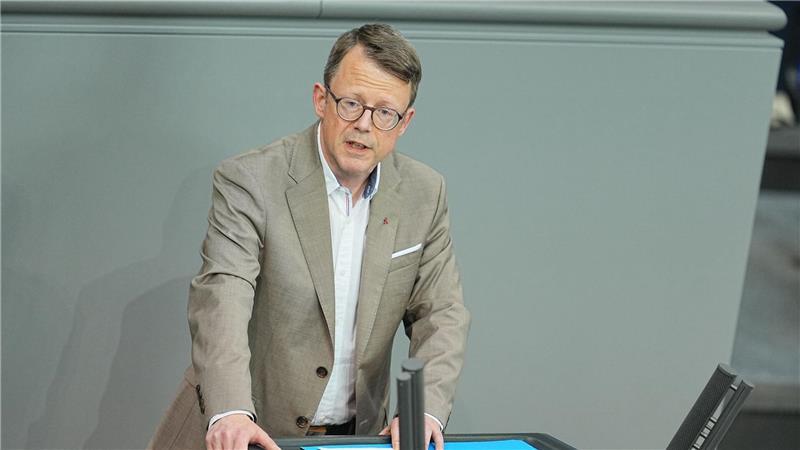 Der Linken-Abgeordnete Ulrich Thoden forderte die Bundesregierung als Konsequenz aus dem Gutachten auf, der US-Regierung die Nutzung der US-Militärbasen auf deutschem Boden für die Kriegsführung im Iran zu untersagen. (Archivbild)