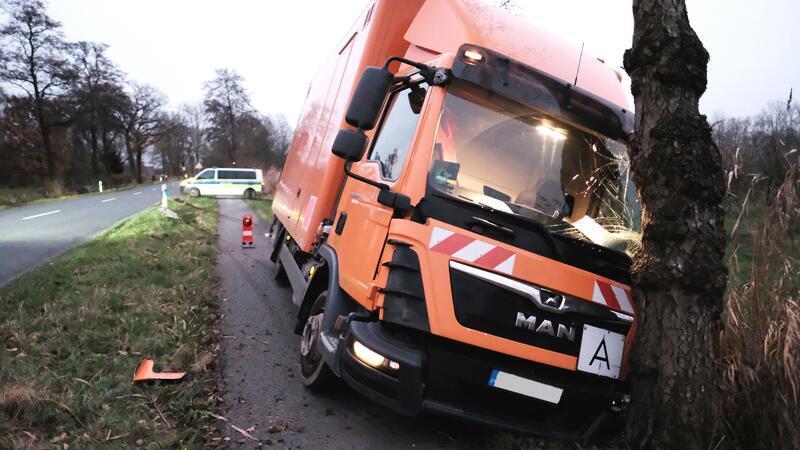 Der Lkw-Fahrer konnte am Morgen noch selbst aussteigen.