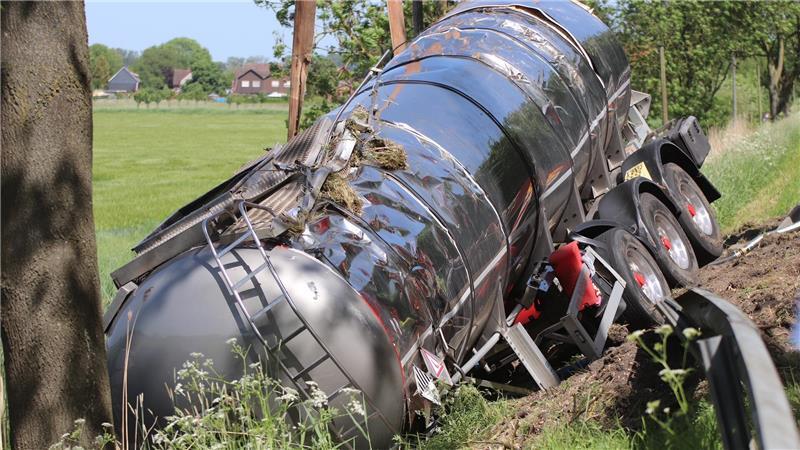 Der Lkw ist schon fast wieder auf der Straße.
