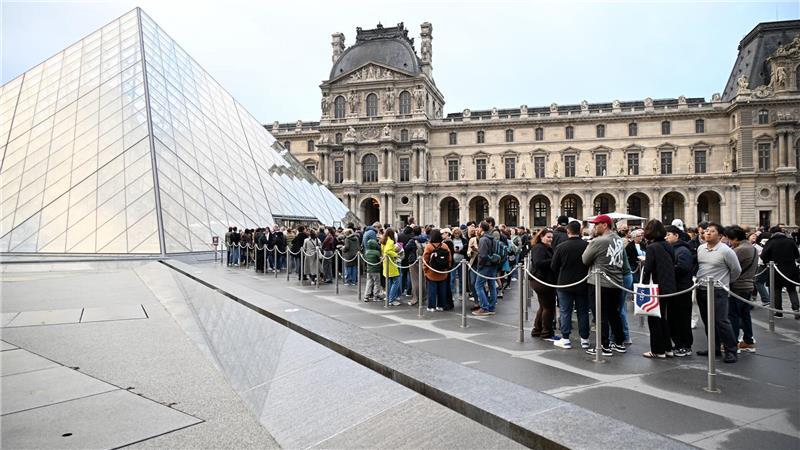 Der Louvre blieb für Besucher weiter geschlossen.