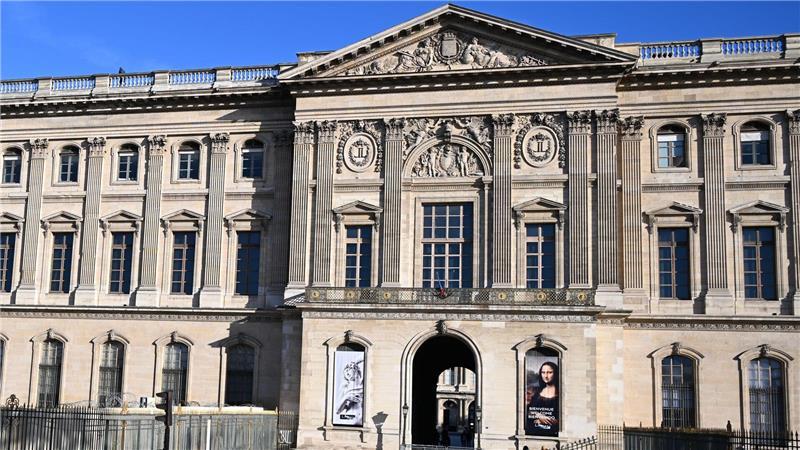 Der Louvre reagiert mit Sofortmaßnahmen für mehr Sicherheit auf den spektakulären Einbruch im Oktober. (Archivbild)