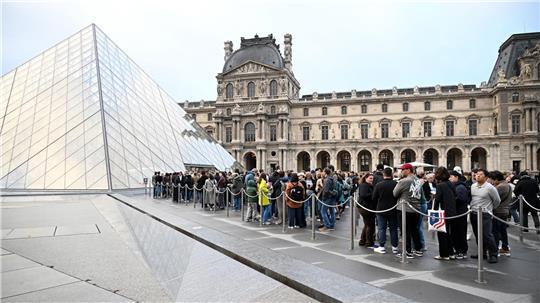 Der Louvre wurde nach dem Einbruch für Besucher geschlossen.
