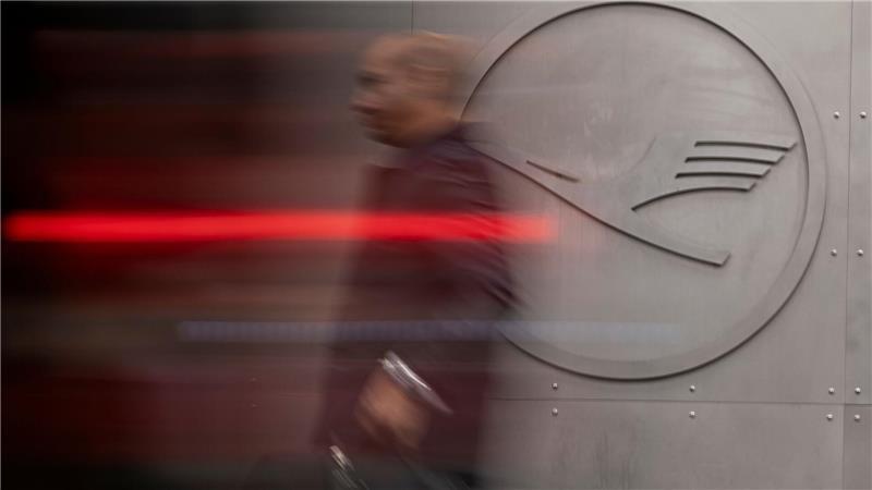 Der Lufthansa-Konzern will in seinen Verwaltungen 4000 Jobs streichen.