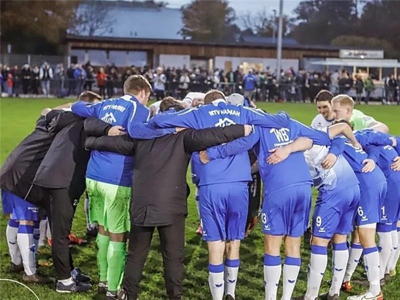 Bezirksliga-Saison endet torreich Der MTV Hammah ist als Einheit stark und kann sich dabei auf seine vielen und treuen Fans verlassen . Foto: FuPa