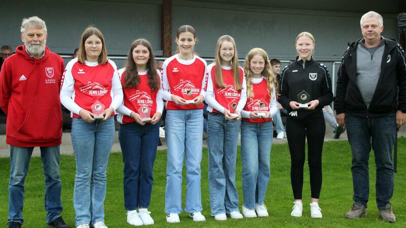 Der MTV zeichnete die U12-Faustballerinnen für Platz zwei bei der Deutschen Meisterschaft aus.