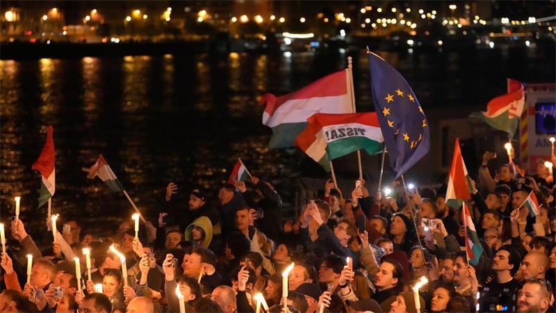 Serbien steht nach Parlamentswahl vor einem Machtwechsel Der Machtwechsel in Ungarn hat die Protestbewegung in Serbien zusätzlich inspiriert. (Archivbild)