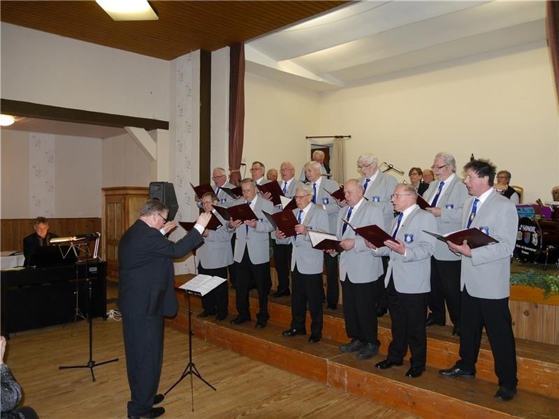 Der Männergesangsvereins „Concordia“ Estorf beim Musik- und Liedernachmittag im Gasthof Ney in Estorf. Fotos: Umland