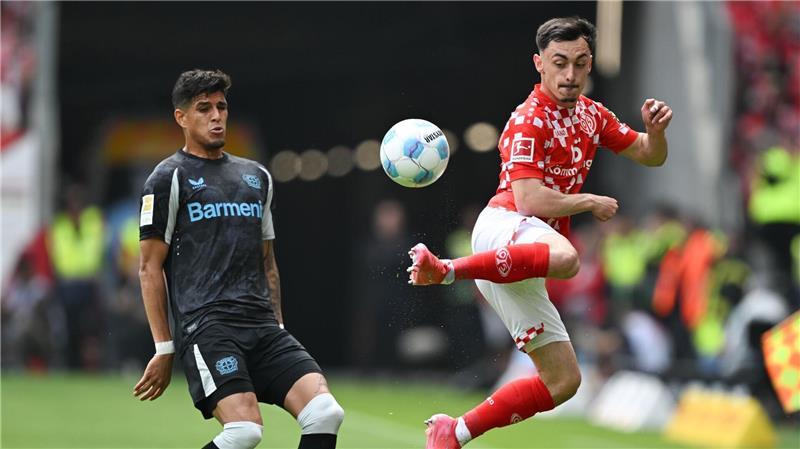 Der Mainzer Paul Nebel (r) traf gegen Leverkusen zum 1:0.