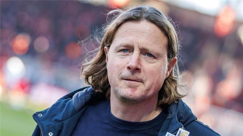 „Tut extrem gut“: Union und Baumgart stoppen Negativserie Der Mainzer Trainer Bo Henriksen war gesperrt und musste von der Tribüne zuschauen.