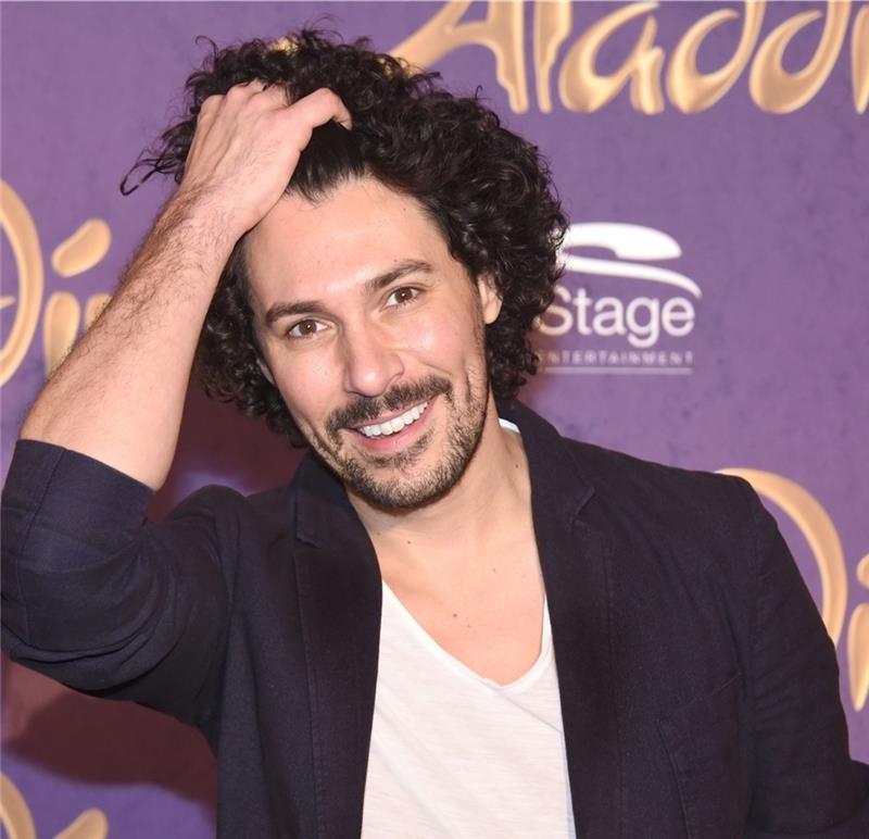 Der Make-up Artist Boris Entrup ist neugierig auf die Zusammensetzung aus Make-Up und Styling bei den Darstellern. Fotos Bockwoldt/dpa