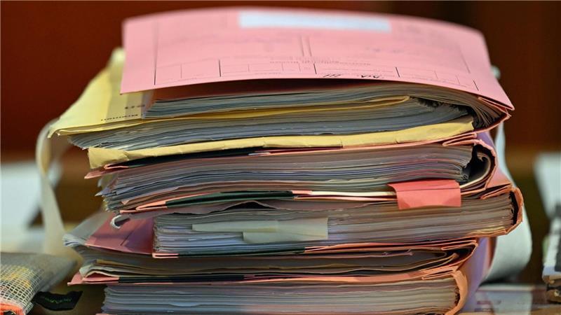 Der Mann baute ein massives Lügengeflecht auf, um seine damalige Familie zu kontrollieren, zu isolieren und zu quälen.