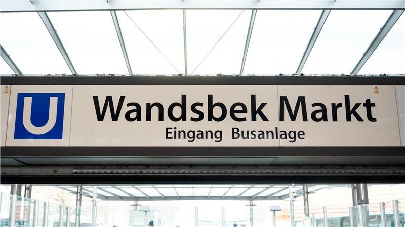 Der Mann, der eine 18-Jährige in einer Hamburger U-Bahnstation mit sich in den Tod riss, ist bereits strafrechtlich bekannt. 
