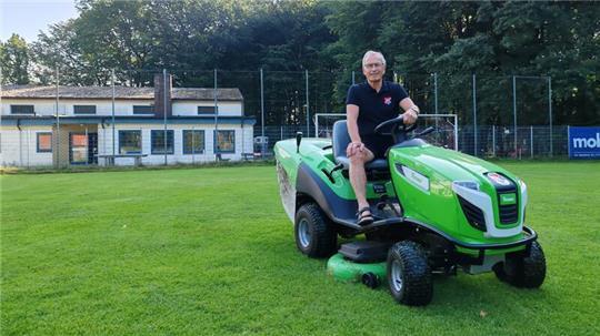 Der Mann für alle Fälle beim SV Agathenburg / Dollern: Platzwart „Kuddel“, Karl-Heinz Basedahl ist seit 50 Jahren ehrenamtlich im Verein tätig.