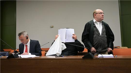 Der Mann ist wegen versuchten Mordes und Vergewaltigung angeklagt. (Archivbild)