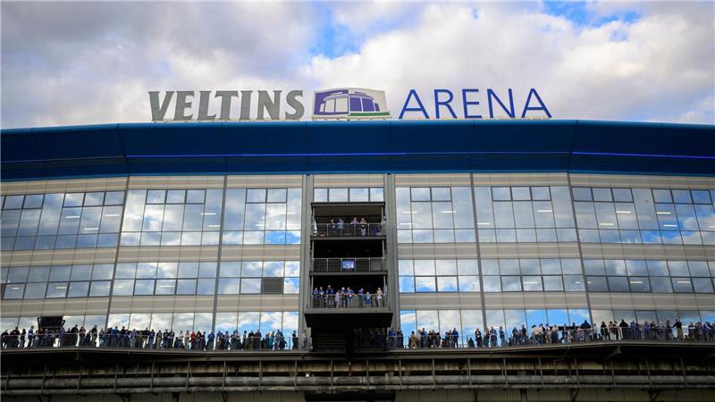 Der Mann war nach Angaben der Polizei bei einer Führung durch das Stadion vom FC Schalke 04 dabei gewesen. (Symbolbild)
