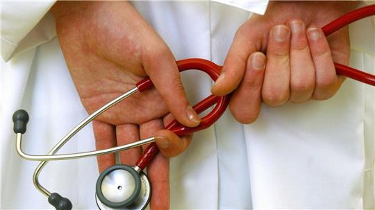 Der Marburger Bund beklagt die „Machtstrukturen“ in Hamburger Kliniken. (Symbolbild)